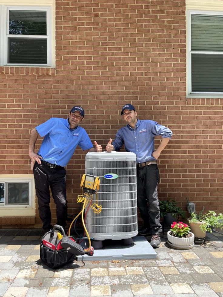 HVAC & AC professional at work in Southwest Florida